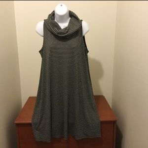 Wessio Sleeveless Dress with Cowl Turtleneck | L | black and gray